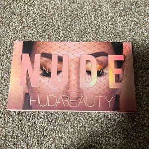 HUDA BEAUTY New Nude Eyeshadow Palette